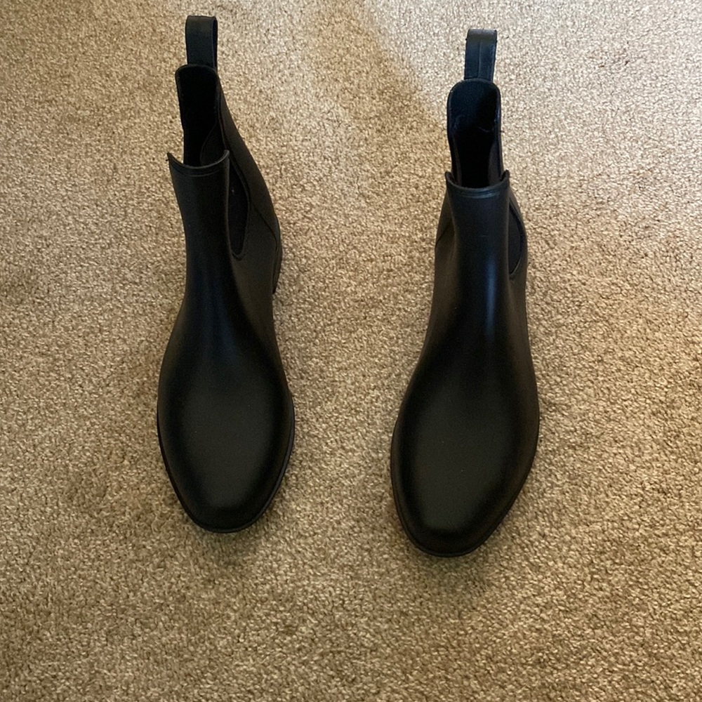 Black Chelsea boots